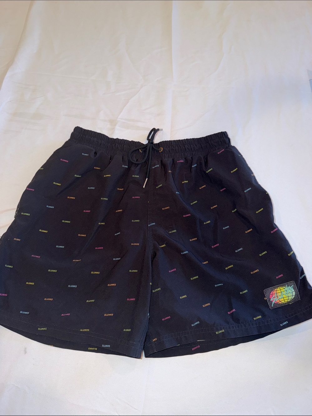 9B09207 Slunks athletic volleyball board shorts with small Slunk print Sz 26
